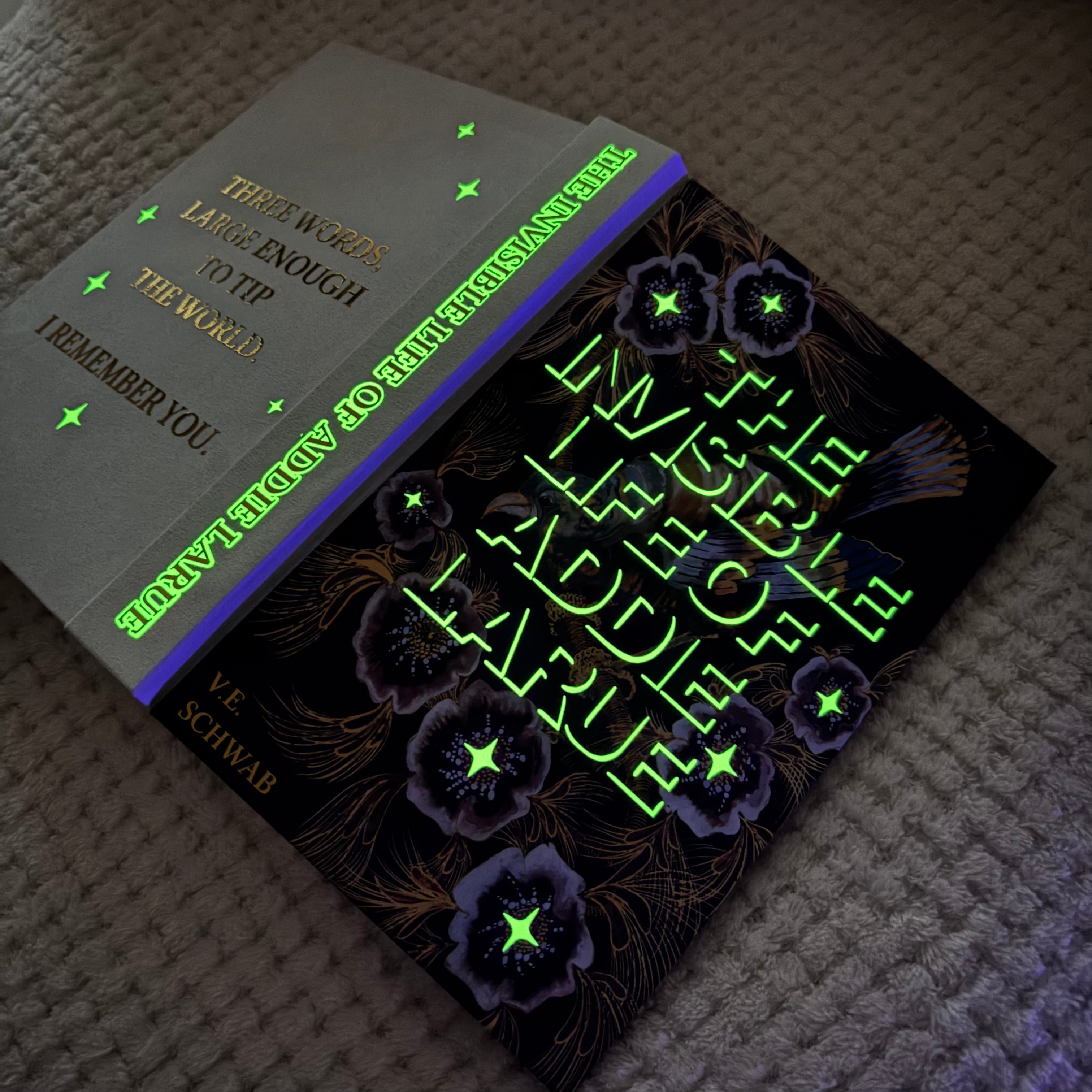 The Invisible Life of Addie LaRue V.E. Schwab Rebind glow in the dark